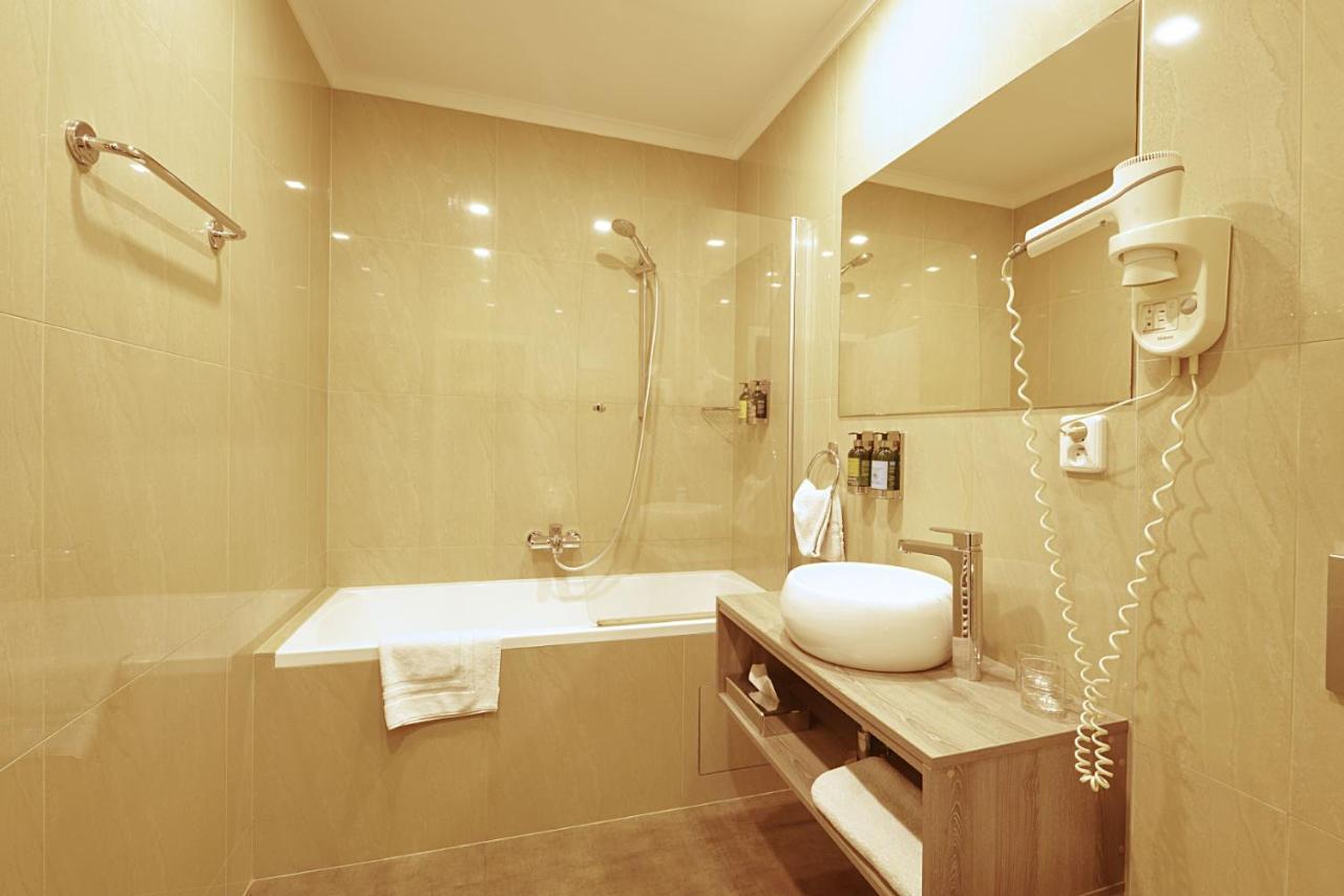 Alexander Hotel Stříbro Kültér fotó